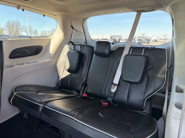 Used 2023 Chrysler Pacifica Limited image 14