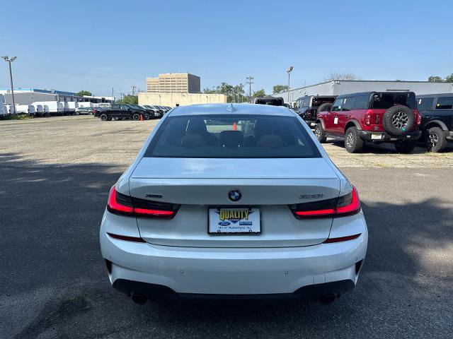 Used 2022 BMW 330i xDrive Sedan w/ M Sport Package AWD/4WD image 5