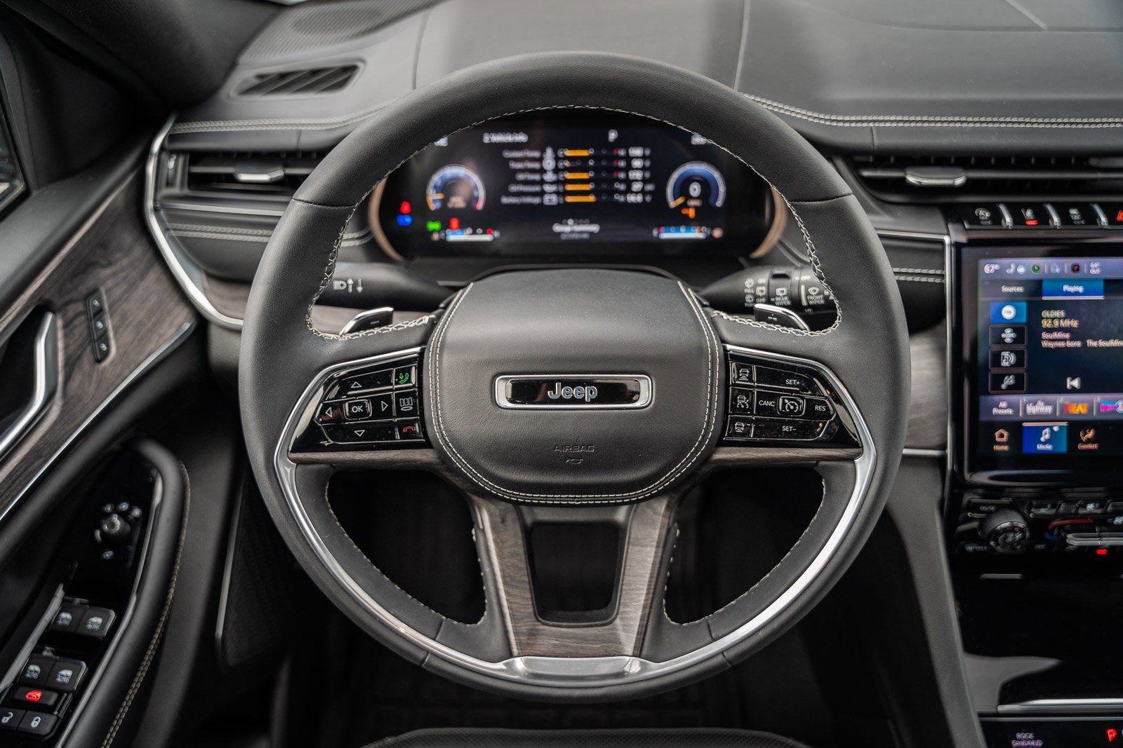 Used 2023 Jeep Grand Cherokee L Overland w/ Rear Seat Video Group I image 35