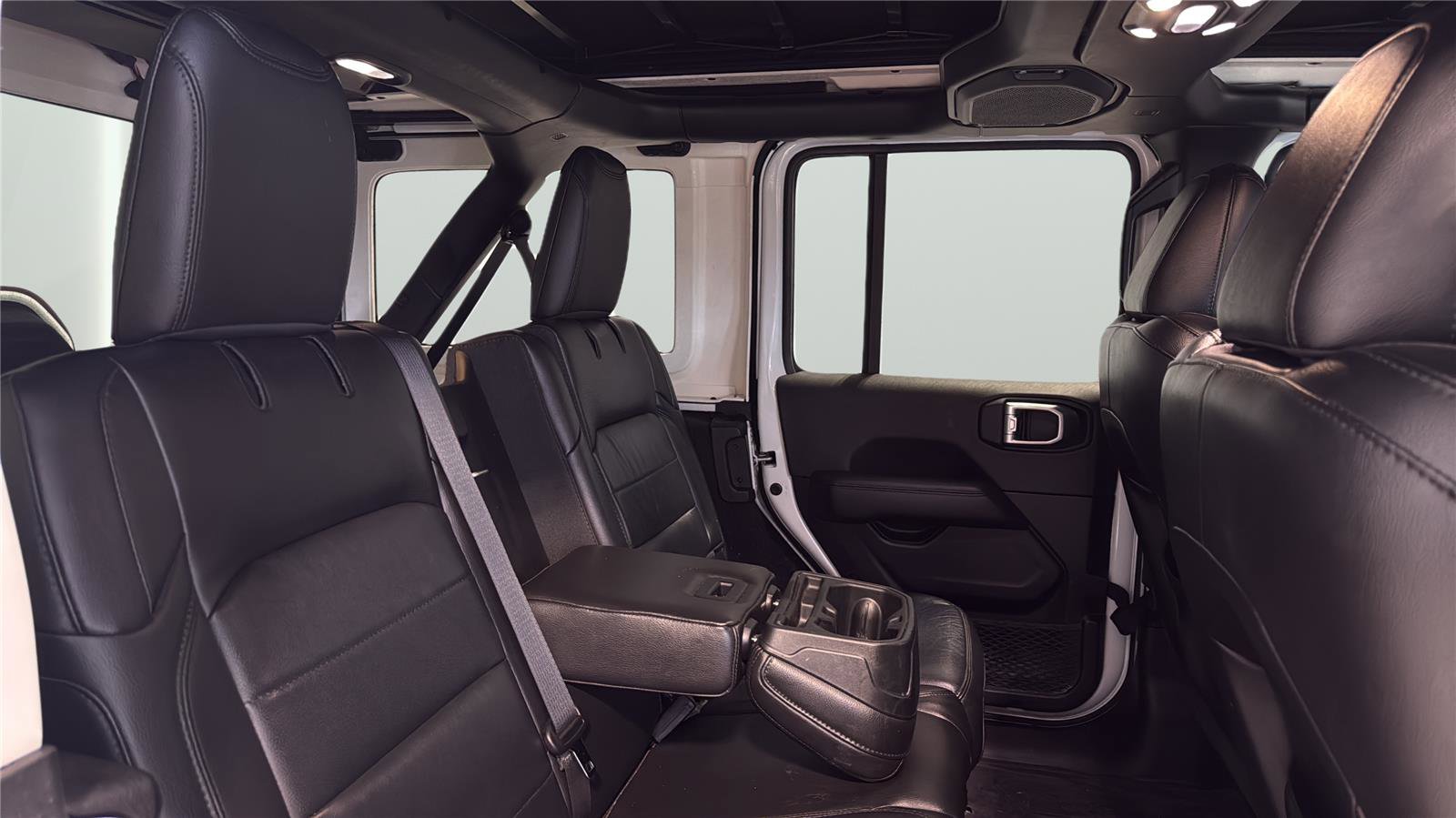Used 2023 Jeep Wrangler Unlimited Sahara AWD/4WD image 16