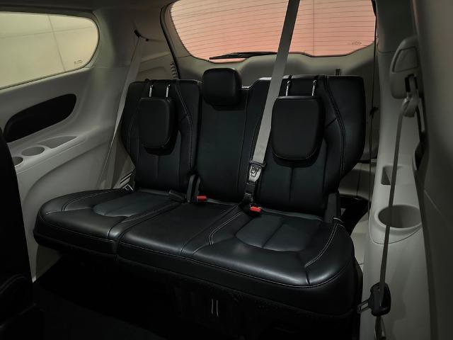 Used 2024 Chrysler Pacifica Touring-L FWD image 32