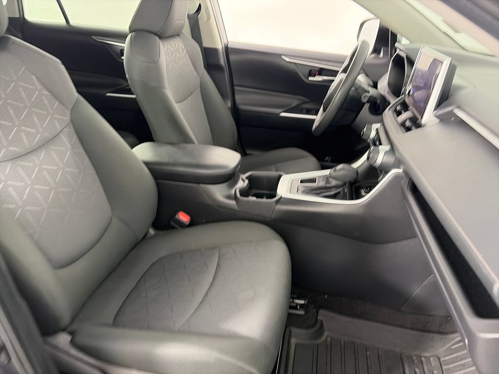 Used 2024 Toyota RAV4 XLE AWD/4WD image 30