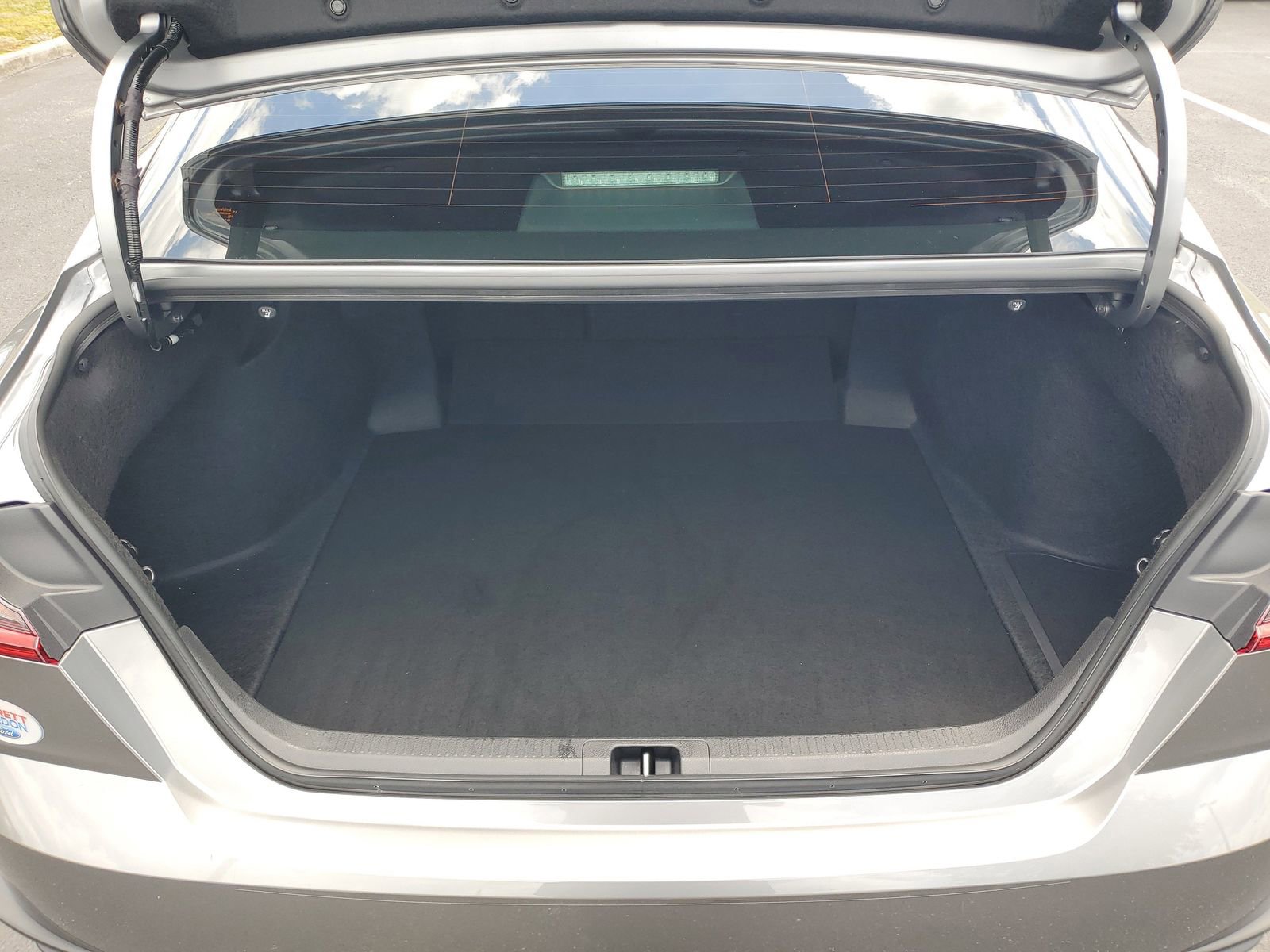 Used 2025 Toyota Camry SE FWD image 8