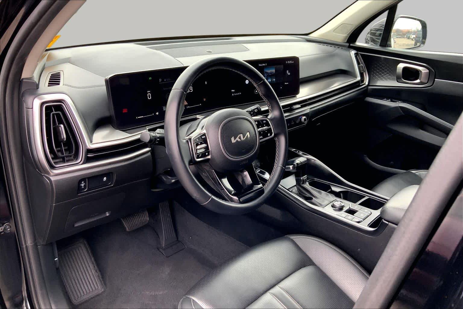 Used 2024 Kia Sorento S FWD image 16