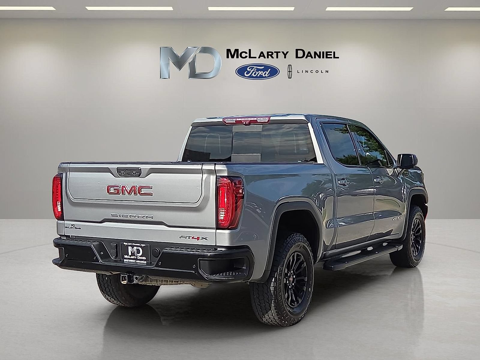 Used 2023 GMC Sierra 1500 AT4X AWD/4WD image 5