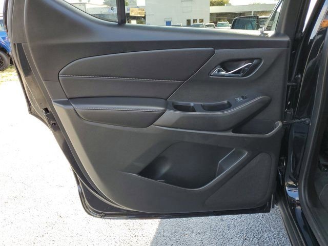 Used 2020 Chevrolet Traverse LT image 11