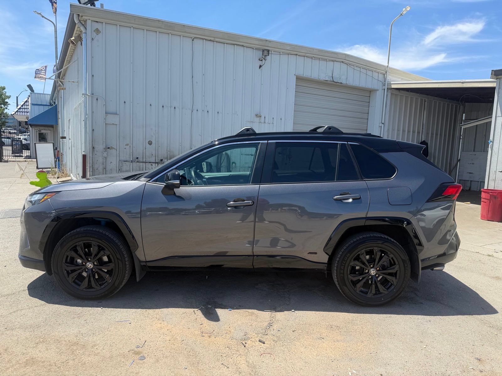 Used 2022 Toyota RAV4 XSE AWD/4WD image 2