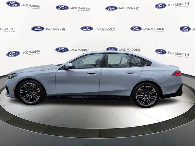 Used 2024 BMW 540i xDrive w/ Premium Package image 2