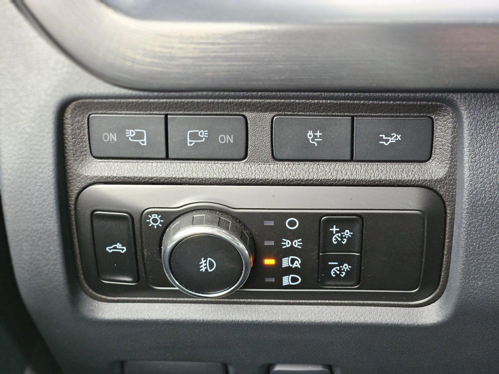 Certified 2024 Ford F250 Lariat w/ Sport Appearance Package image 25