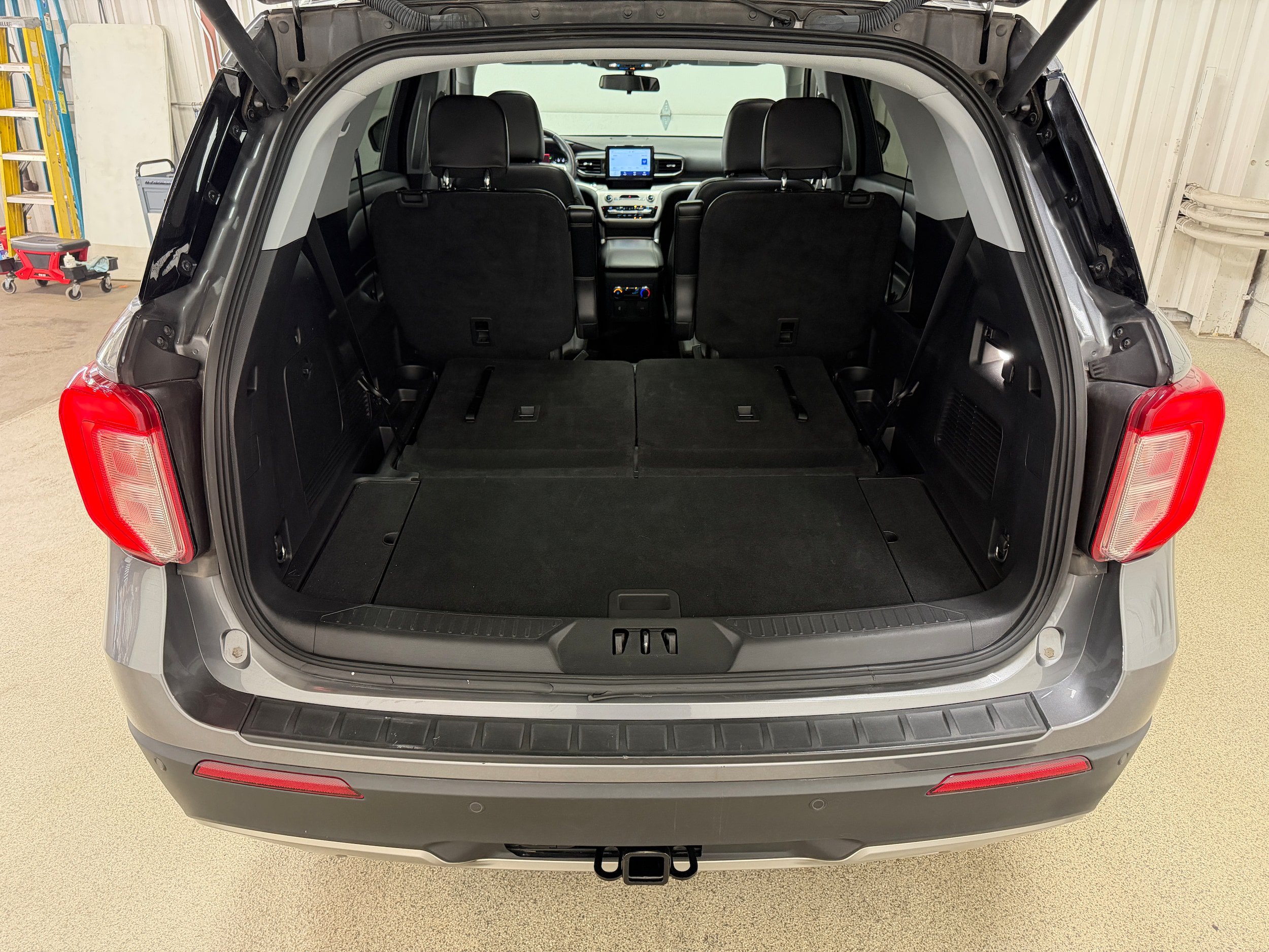 Certified 2021 Ford Explorer XLT w/ Equipment Group 202A AWD/4WD image 35