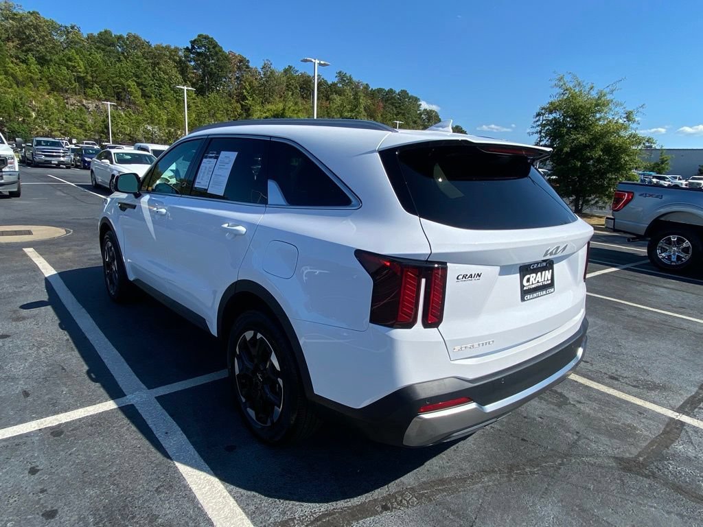 Used 2025 Kia Sorento S w/ Panoramic Sunroof Package FWD image 5