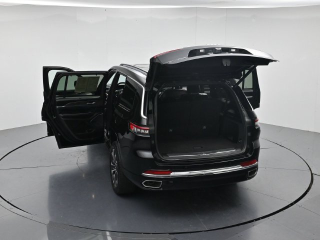 Used 2021 Jeep Grand Cherokee L Overland w/ Luxury Tech Group IV AWD/4WD image 48
