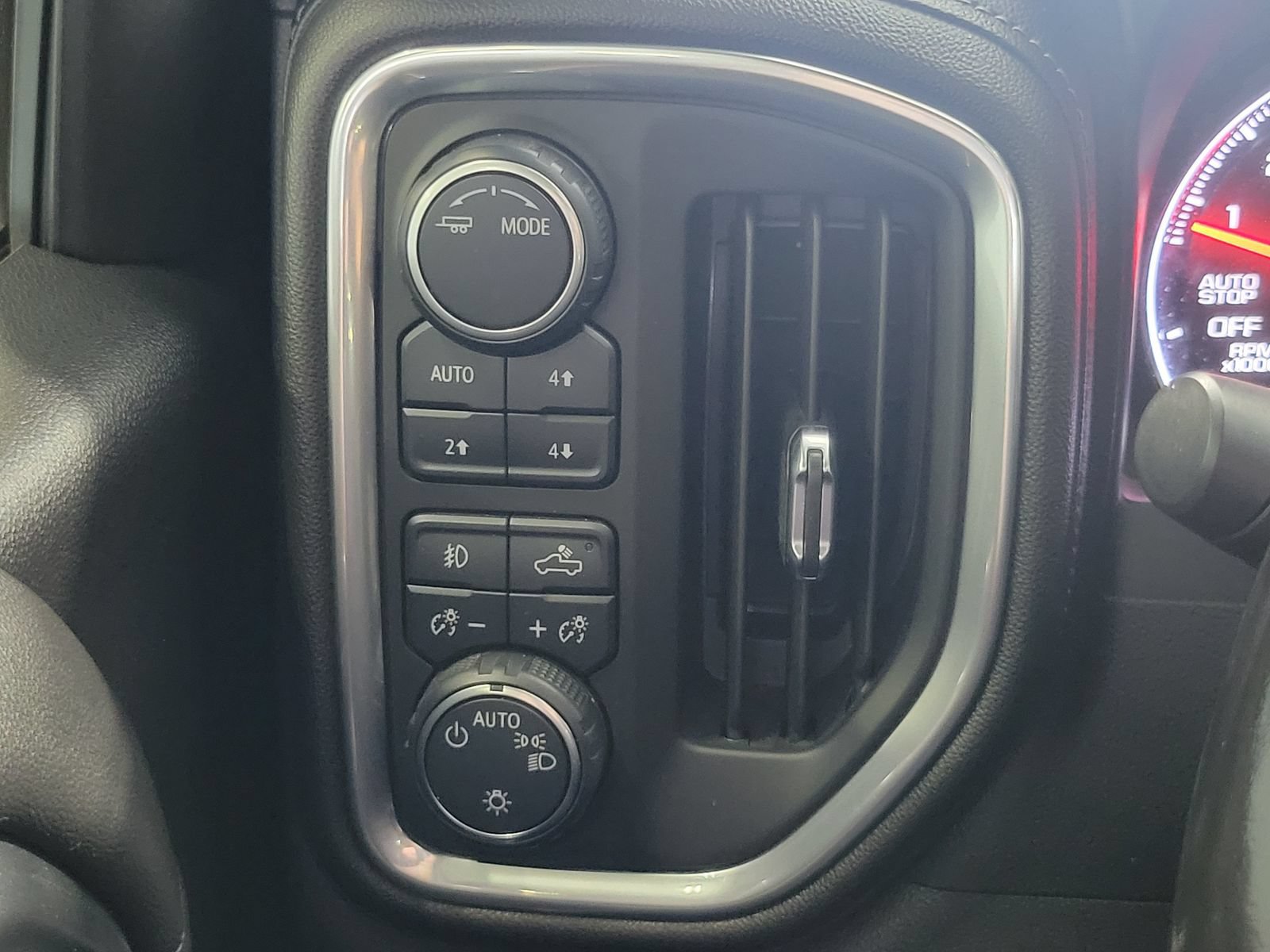 Used 2020 Chevrolet Silverado 1500 LT Trail Boss AWD/4WD image 15