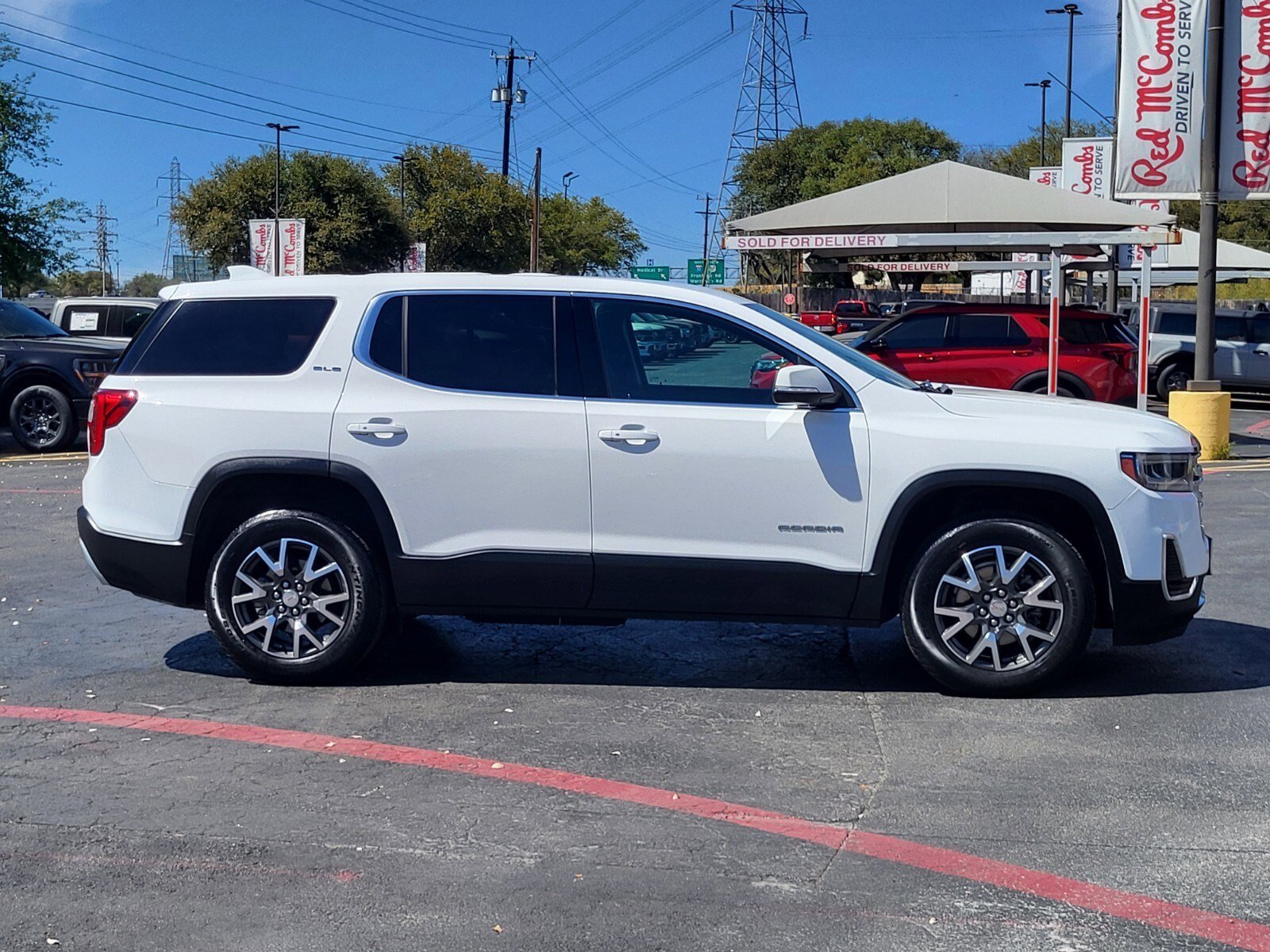 Used 2023 GMC Acadia SLE w/ LPO, Floor Liner Package image 2