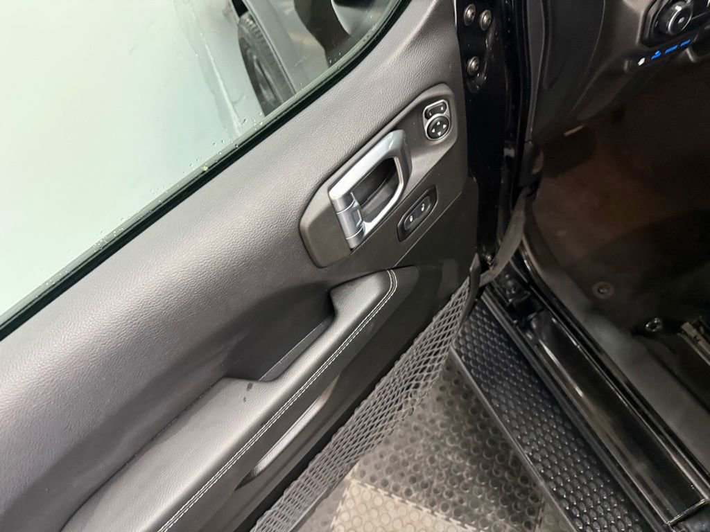 Used 2023 Jeep Wrangler Unlimited Sahara w/ Cold Weather Group image 21