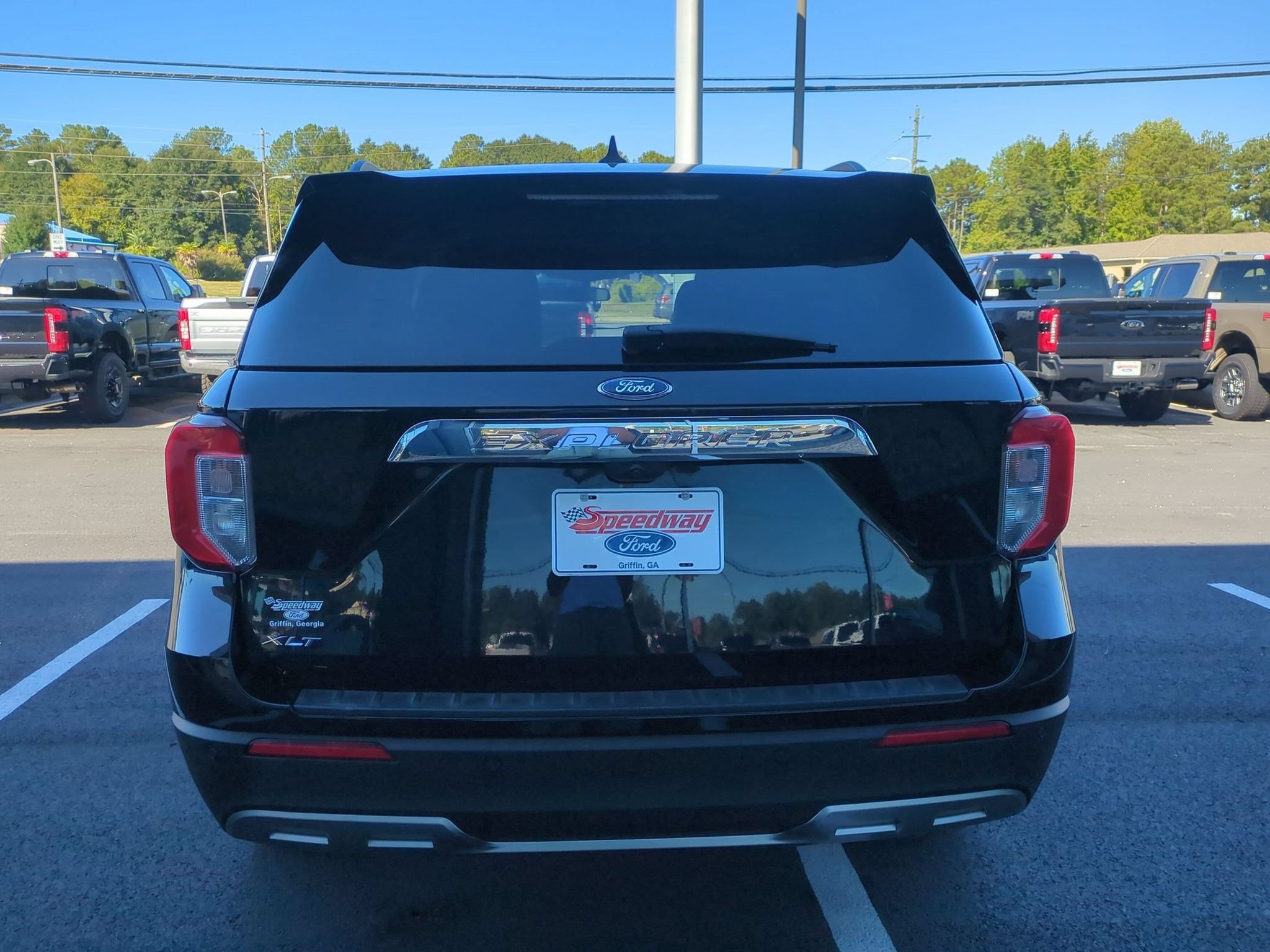 Certified 2023 Ford Explorer XLT w/ Equipment Group 202A RWD image 8