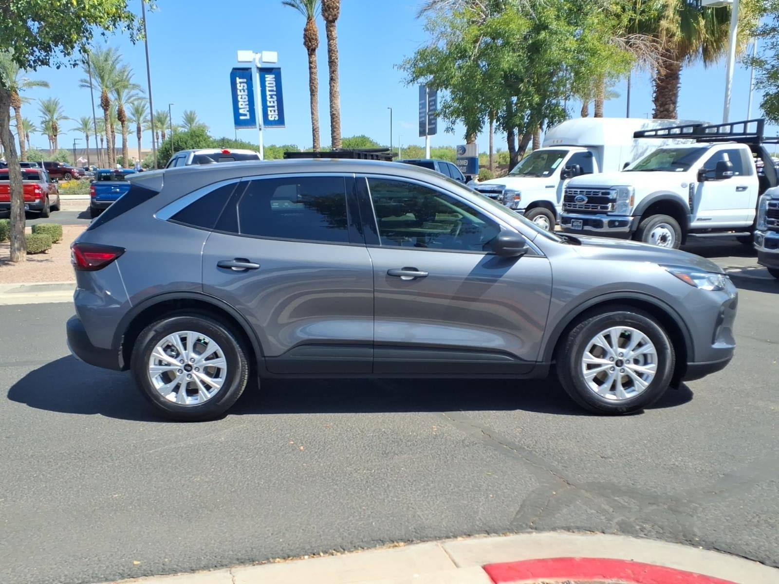 Certified 2023 Ford Escape Active w/ Tech Pack #1 FWD image 3