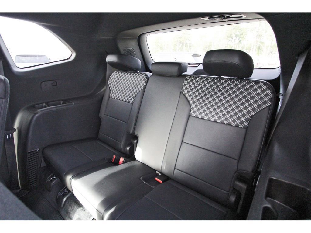 Used 2025 GMC Acadia Denali FWD image 11