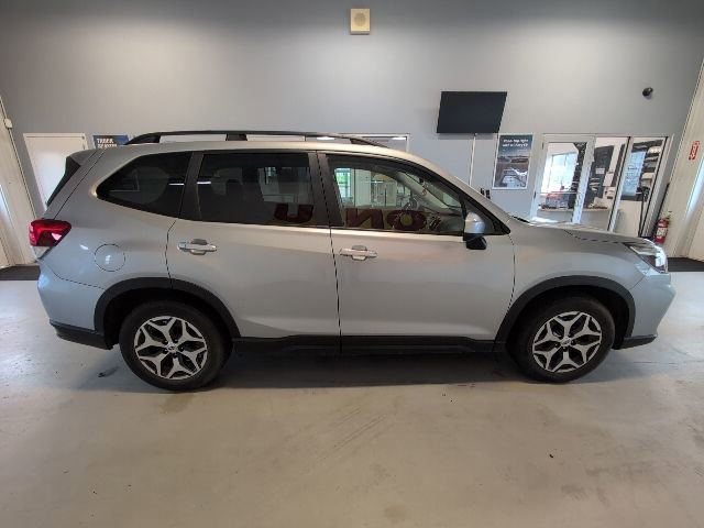 Used 2019 Subaru Forester Premium AWD/4WD image 6