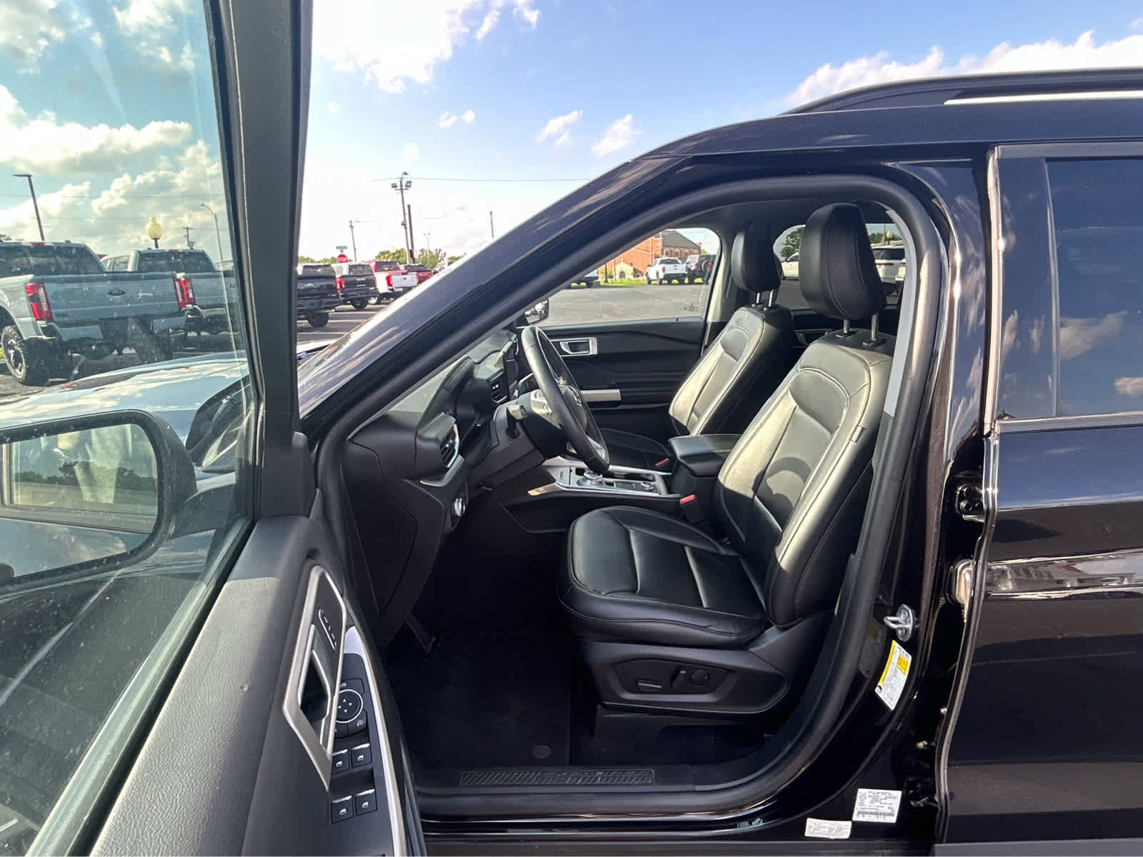 Certified 2023 Ford Explorer XLT image 17