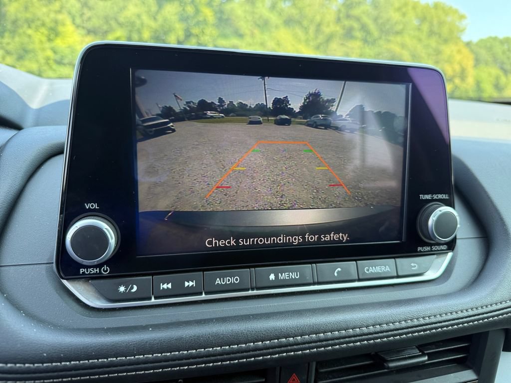 Used 2024 Nissan Rogue S FWD image 18