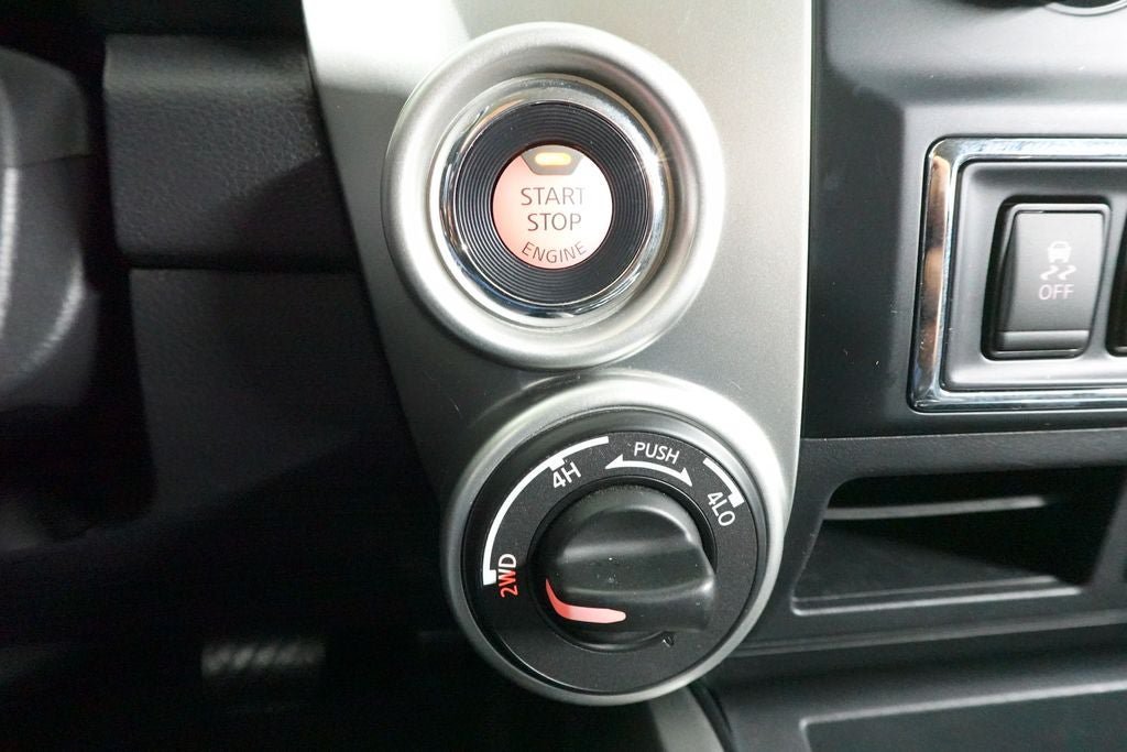 Used 2017 Nissan Titan PRO-4X AWD/4WD image 22