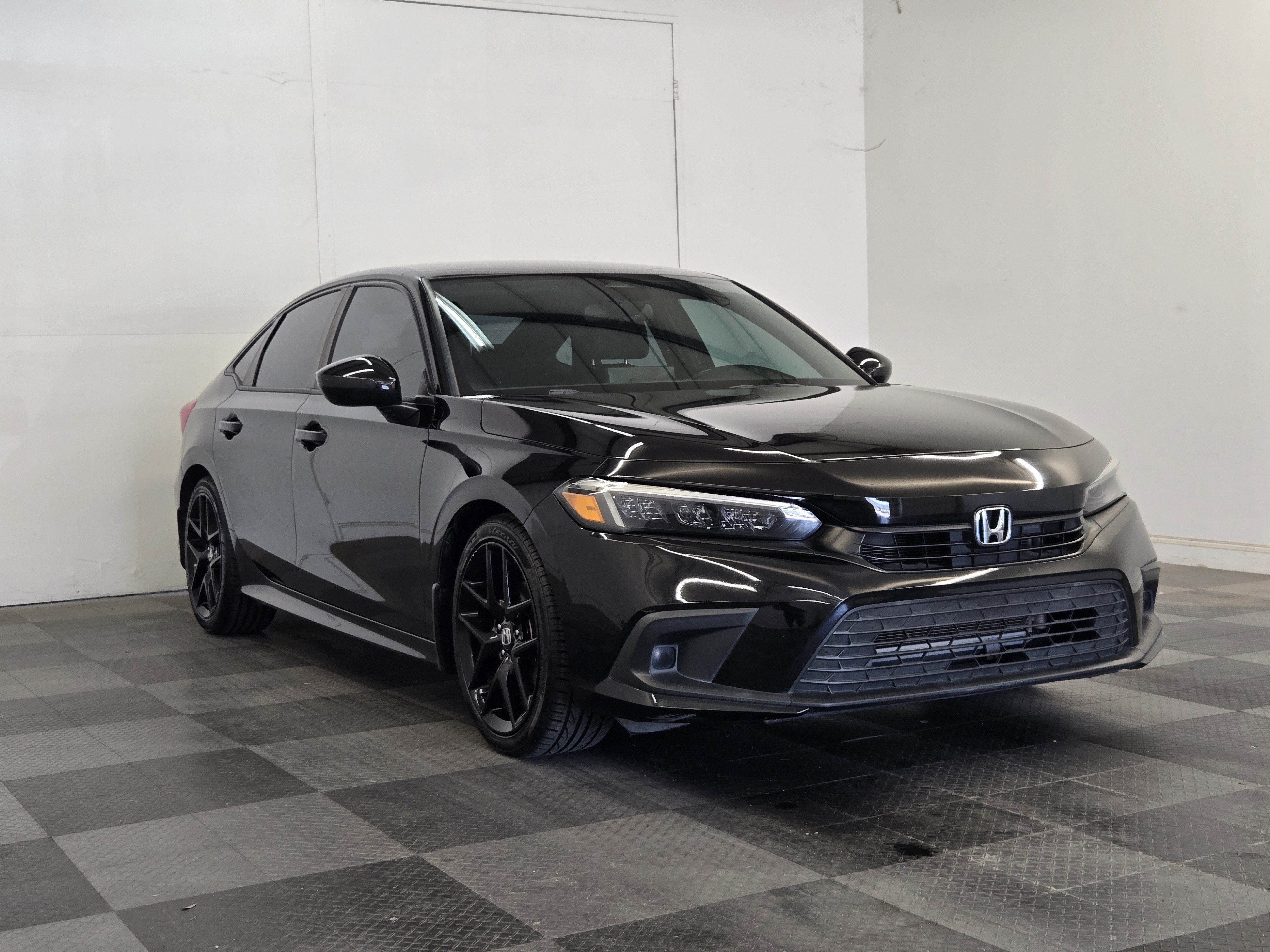 Used 2023 Honda Civic Sport image 2