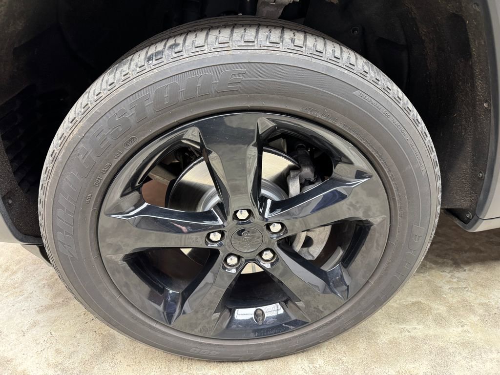 Used 2023 Jeep Grand Cherokee Altitude AWD/4WD image 30