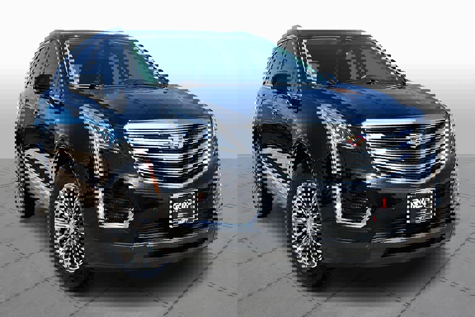 Used 2017 Cadillac XT5 Luxury w/ Driver Awareness Package image 3