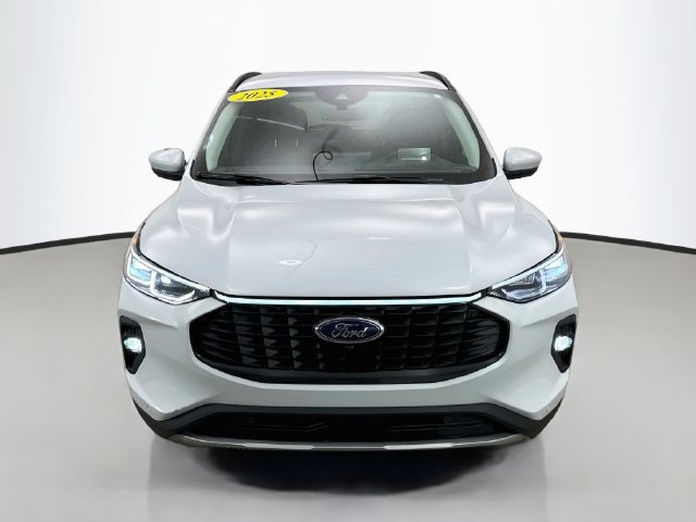 Certified 2025 Ford Escape SE w/ PHEV Premium Package FWD image 2