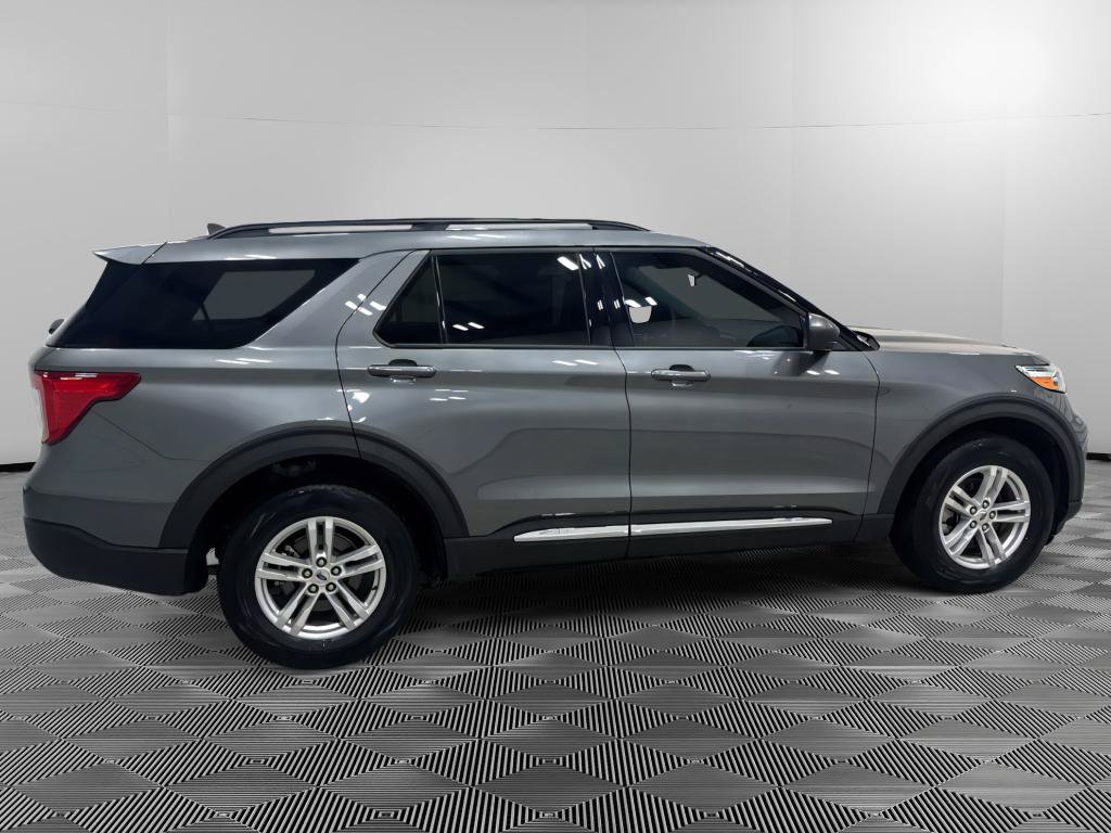 Certified 2024 Ford Explorer XLT w/ Equipment Group 202A AWD/4WD image 4