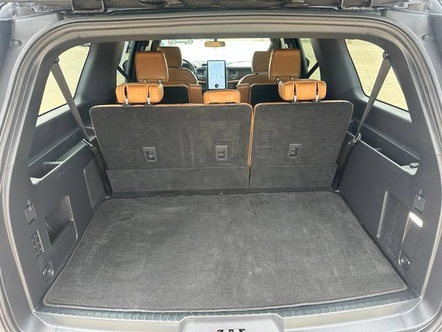 Certified 2022 Ford Expedition Max Platinum AWD/4WD image 4