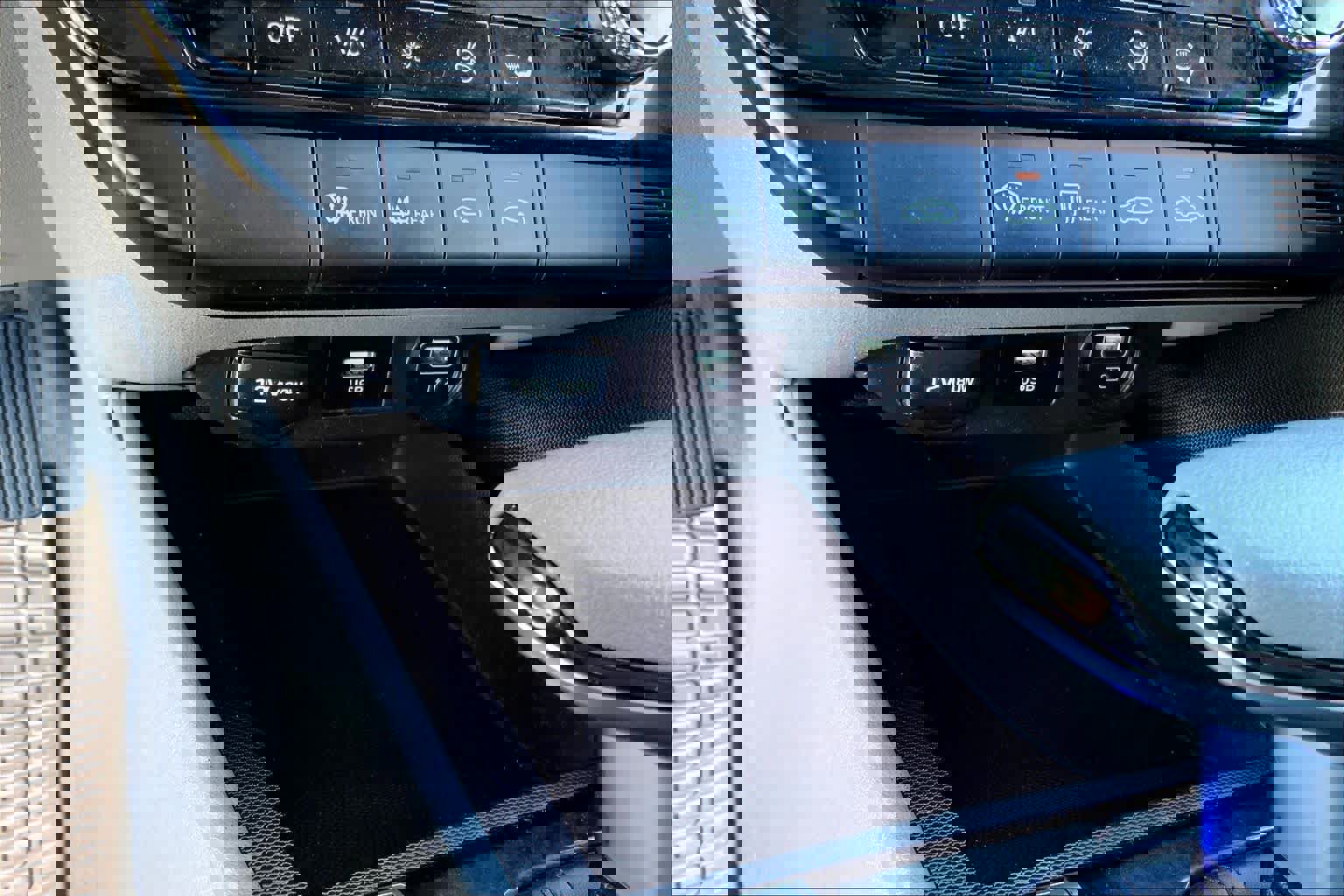 Used 2022 Hyundai Elantra SEL w/ Cargo Package image 29