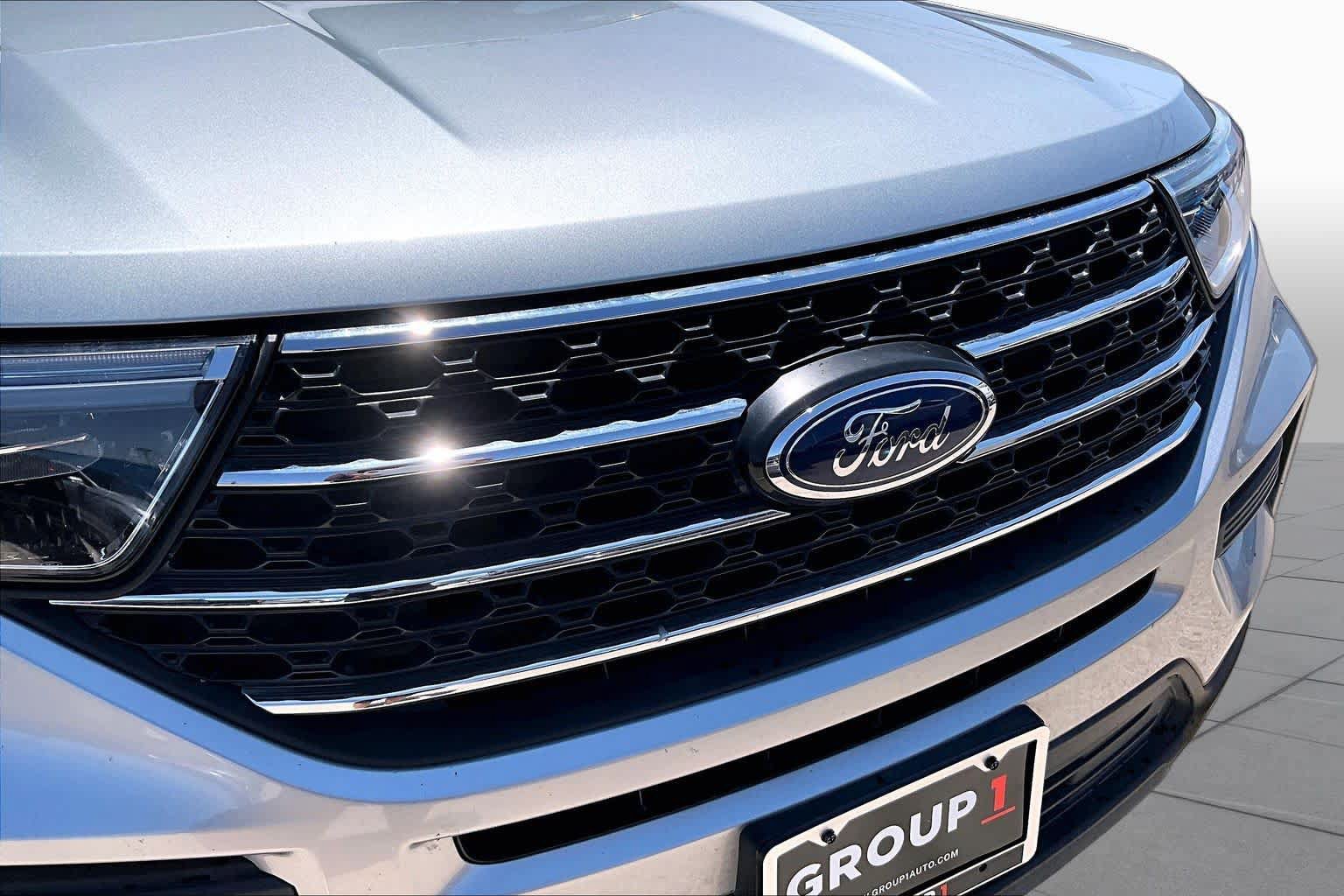 Certified 2023 Ford Explorer XLT RWD image 28