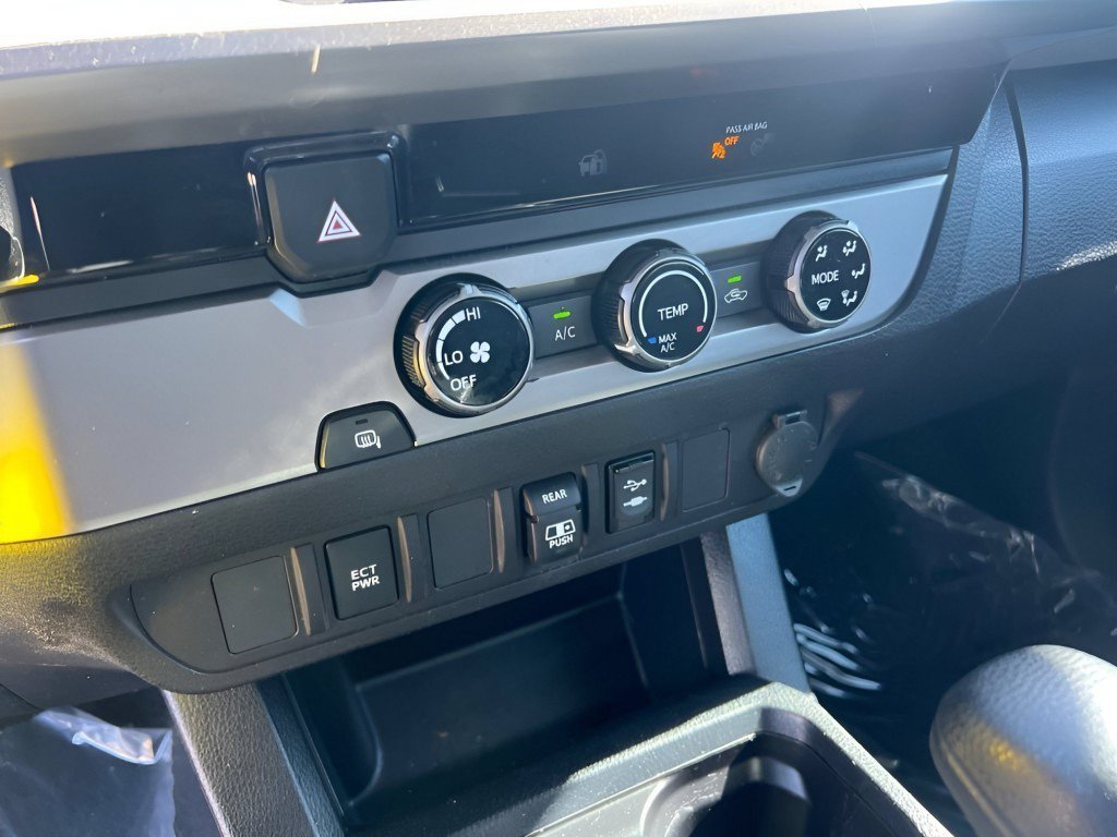 Used 2018 Toyota Tacoma SR5 RWD image 25