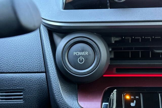 Used 2025 Toyota Prius XSE 5D Hatchback image 19