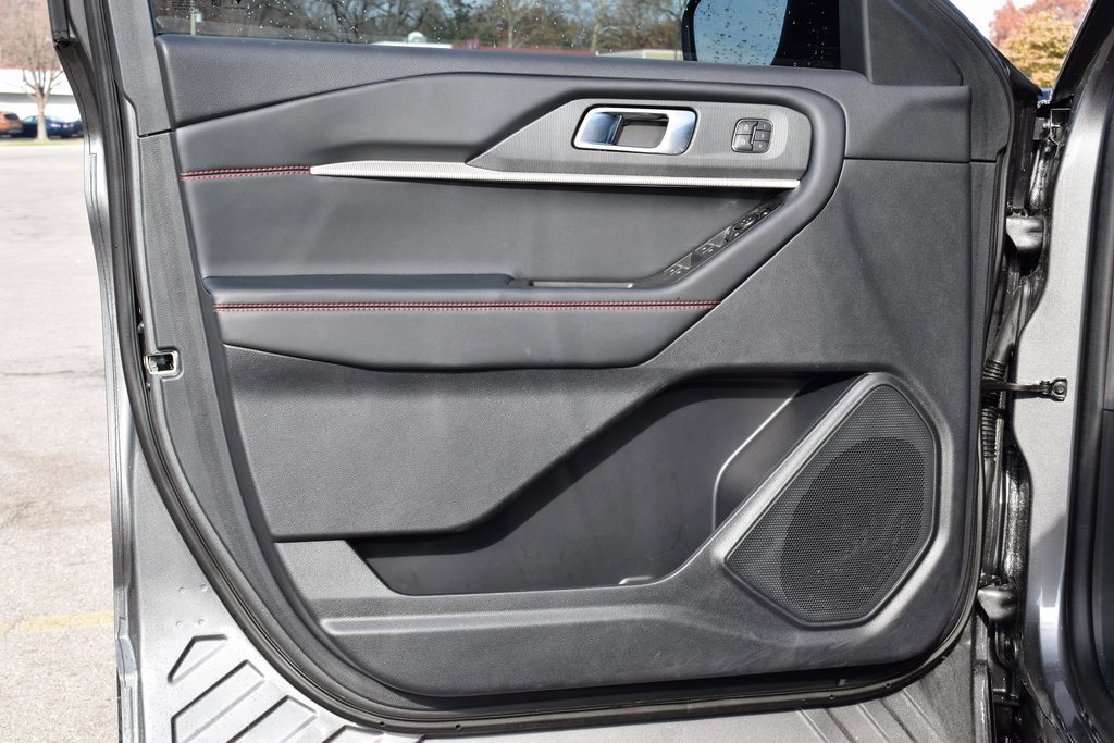 Certified 2025 Ford Explorer ST-Line w/ Premium Package image 8