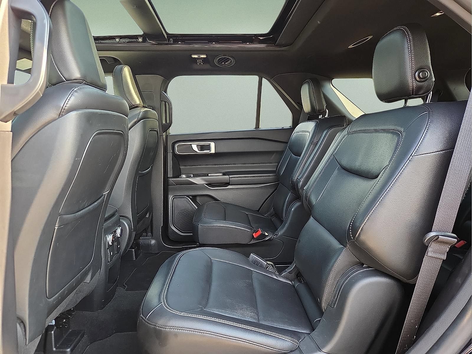 Certified 2020 Ford Explorer XLT w/ Equipment Group 202A AWD/4WD image 11