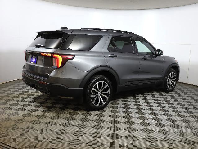 Certified 2025 Ford Explorer ST-Line image 4