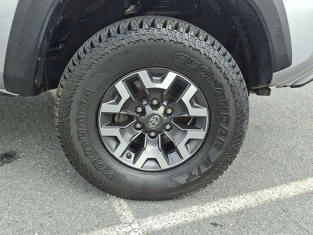 Used 2019 Toyota Tacoma TRD Off-Road AWD/4WD image 8