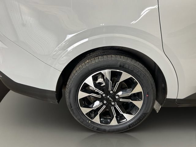 Used 2024 Kia Carnival EX FWD image 32