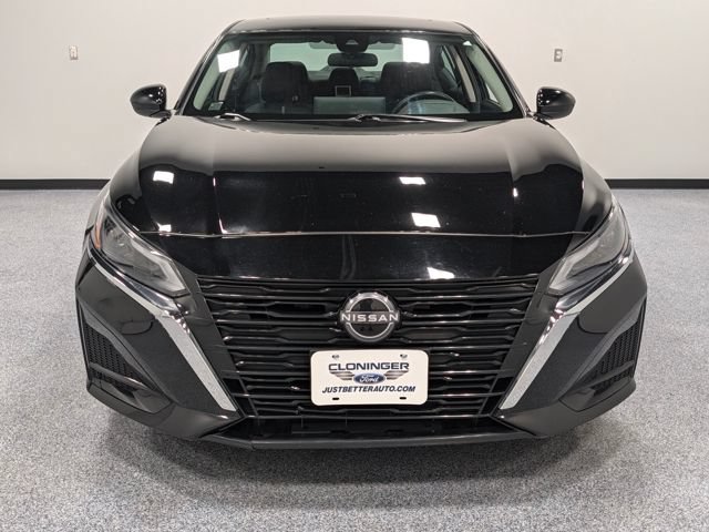 Used 2024 Nissan Altima 2.5 SV w/ SV Premium Package FWD image 3