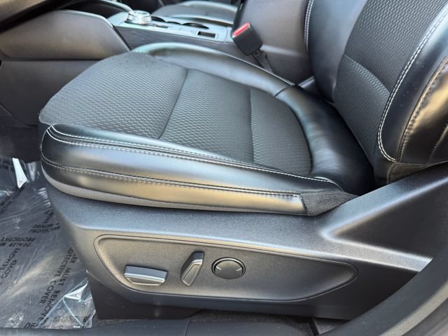 Certified 2025 Ford Escape SE FWD image 15