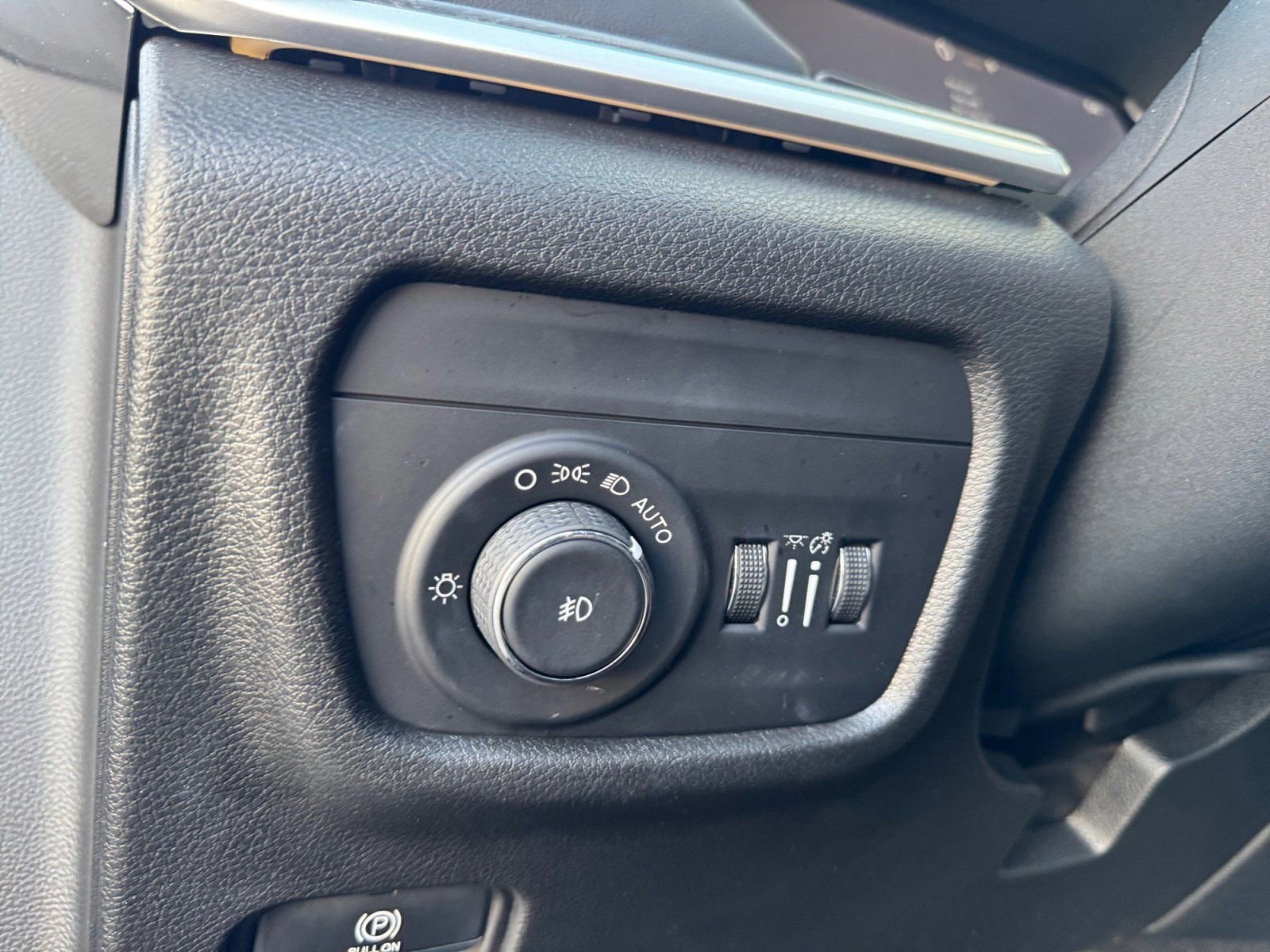 Used 2022 Jeep Grand Cherokee L Limited w/ Black Appearance Package image 22