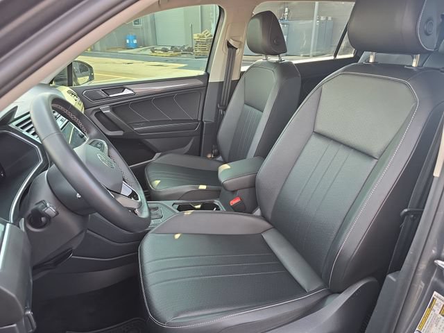 Used 2022 Volkswagen Tiguan SE FWD image 11