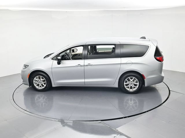 Used 2024 Chrysler Pacifica Touring-L FWD image 48