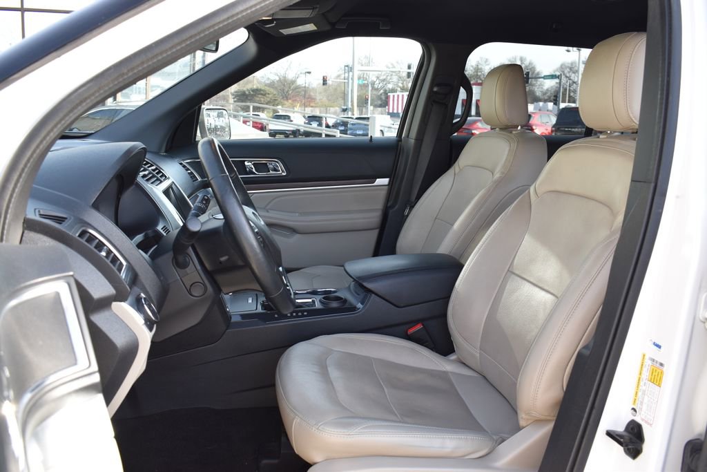 Certified 2018 Ford Explorer Limited w/ Equipment Group 301A image 6