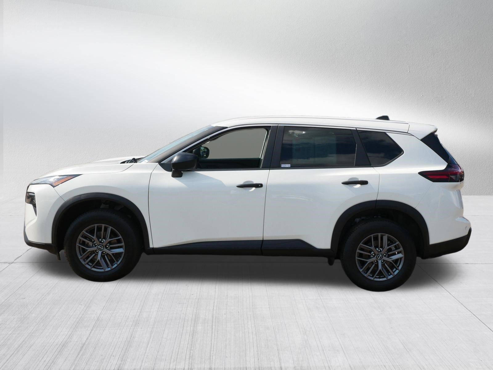 Used 2024 Nissan Rogue S AWD/4WD image 4