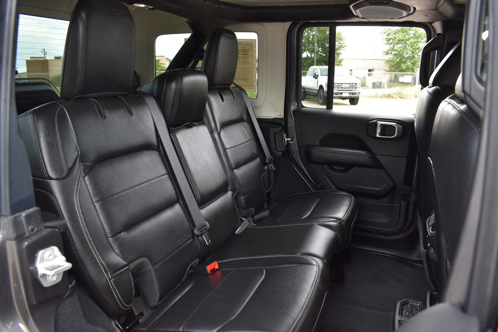 Used 2022 Jeep Wrangler Unlimited Sahara w/ LED Lighting Group AWD/4WD image 23