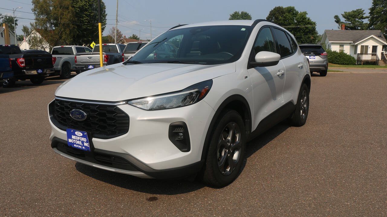 Certified 2025 Ford Escape ST-Line Select AWD/4WD image 9